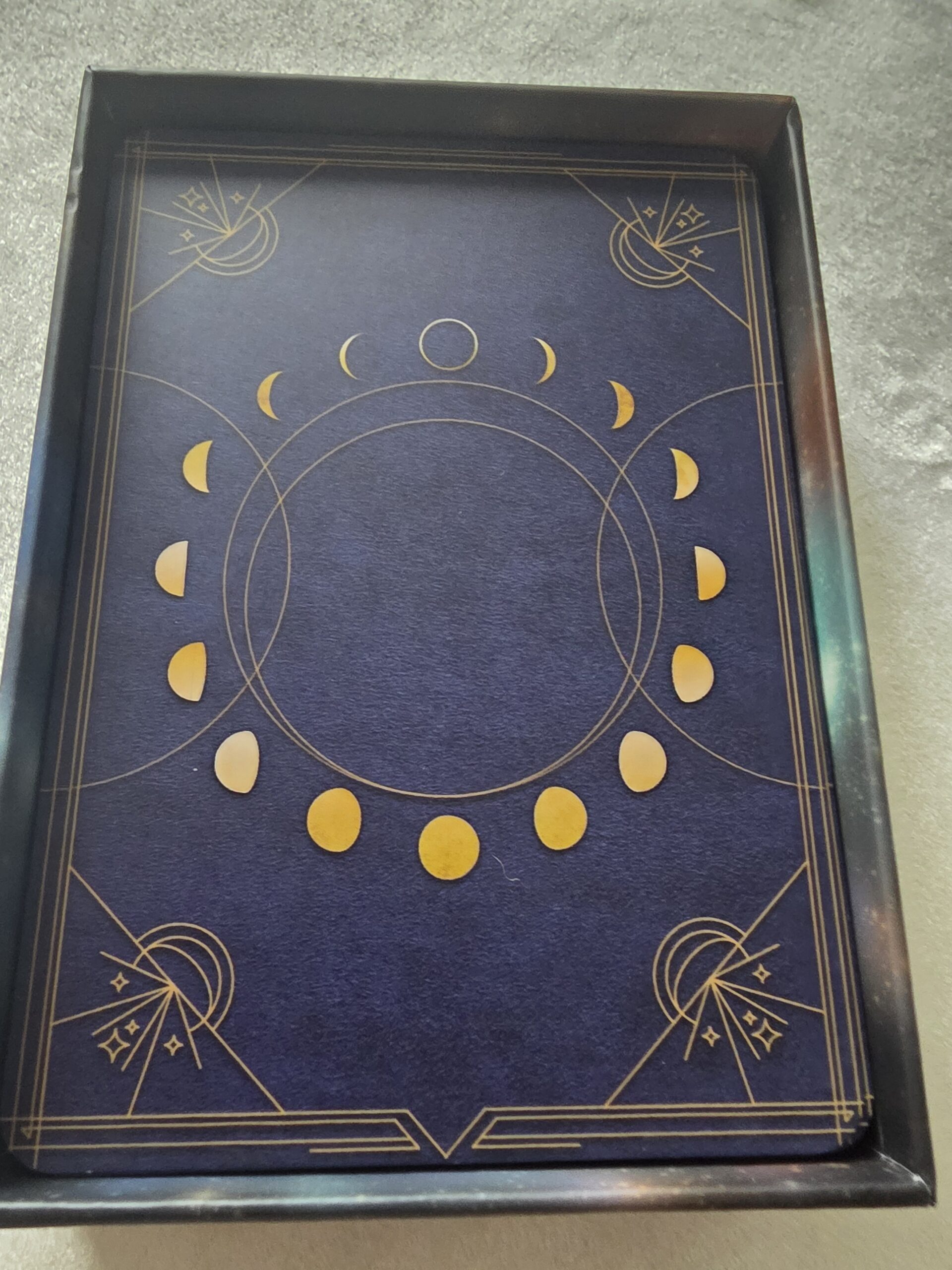 クイーンオブザムーンオラクル 背面図